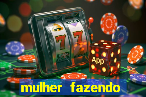 mulher fazendo strip tease